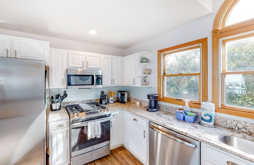 Buxton Casa | 5BR Secluded Soundfront Oasis, Hot Tub, Private Beach