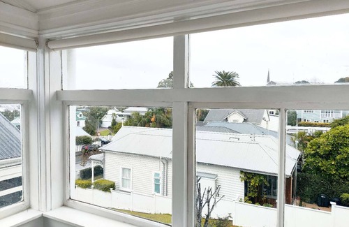 Ponsonby Casa | 5BR Villa with city view and 3 free carparks, walk to Ponsonby and CBD