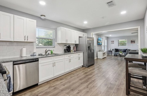 MacGregor Casa | 5BR w/ Gameroom & 1K WiFi - Med Ctr, Downtown, NRG - Sleeps 15