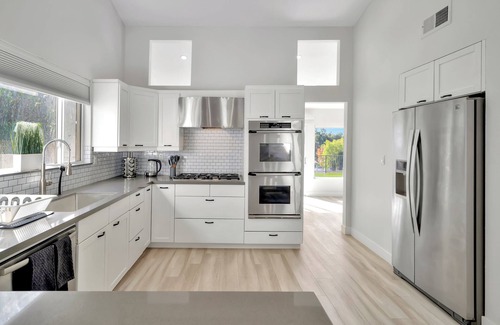 Woodland Hills Casa | 5BR w/ Hot Tub, Fire Pit, Views & 2 King Beds
