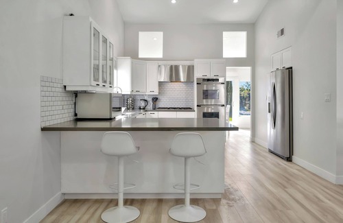 Woodland Hills Casa | 5BR w/ Hot Tub, Fire Pit, Views & 2 King Beds