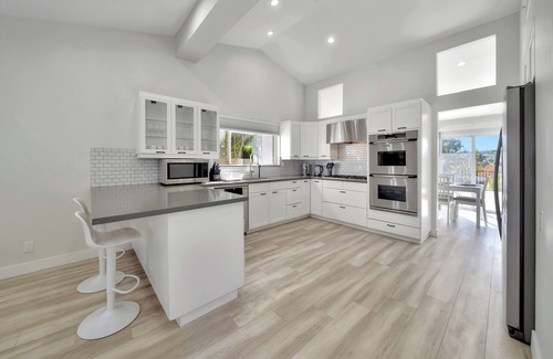 Woodland Hills Casa | 5BR w/ Hot Tub, Fire Pit, Views & 2 King Beds