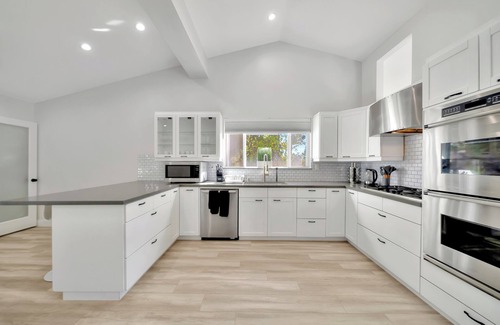 Woodland Hills Casa | 5BR w/ Hot Tub, Fire Pit, Views & 2 King Beds