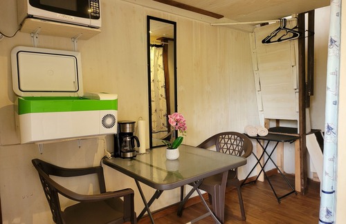 Fern Forest Cabina | #5Cabin w/ PRIVATE indoor BATHROOM TV MICROWAVE