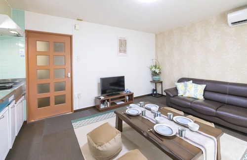 Dotonbori Apartamento | ¡La ubicación 5F "Certificada / Máx. 6 personas" es la mejor!Dotonbori / Kuromon Market / Shinsaibashi 5min / Namba / Wifi Sí ♡ Tienda de conveniencia cerca ♡