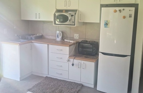 Cape Town Cabaña | 5hrs back up power, Aircon, Uncapped & unlimted WIFI,5km from Blouberg beach.