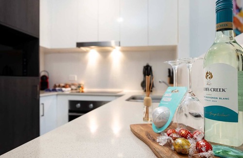 Wooloowin Casa | Huge Family Townhouse with 3 Bathrooms|5km to City