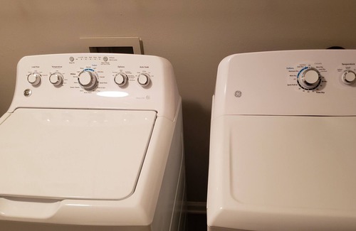 Greensboro Apartamento | 5min→Airport-Fast wifi-Kings-Pool-Free Parking
