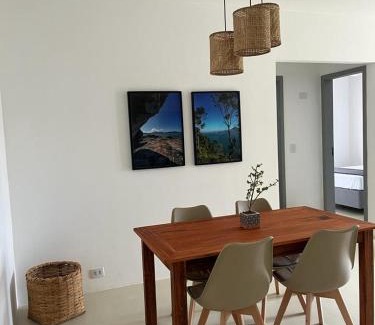 Barra da Lagoa Apartamento | 5min da Orla do Itaguá, Wi-fi, Varandas e Rede