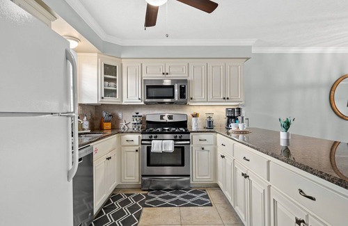 Panama City Beach Casa | 5min walk to beach, 11 pools, pickleball, tennis, golf