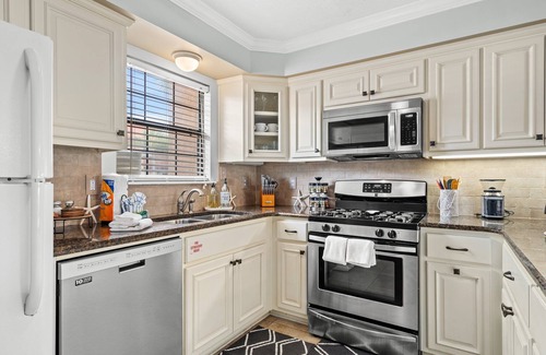 Panama City Beach Casa | 5min walk to beach, 11 pools, pickleball, tennis, golf