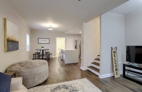 Pendleton Heights Casa | 5mins to Downtown Spacious Pet Friendly W&D