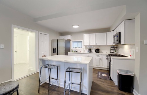Pendleton Heights Casa | 5mins to Downtown Spacious Pet Friendly W&D