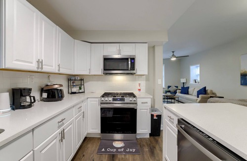 Pendleton Heights Casa | 5mins to Downtown Spacious Pet Friendly W&D