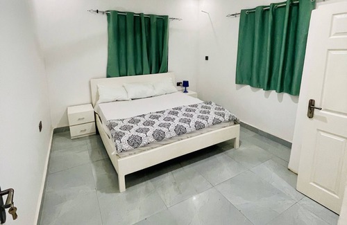 Serrekunda Apartamento | 5minutes drive to the beaches near by an 4minutes drive to senegambia