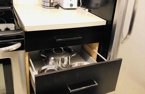 Southwest Calgary Condominio | 5th Floor 1 Bedroom Condo with Parking
