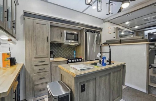 Hermosa Casa | 5th Wheel Camper By Mt Rushmore
