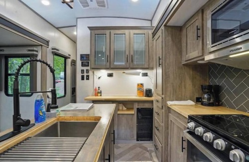 Hermosa Casa | 5th Wheel Camper By Mt Rushmore