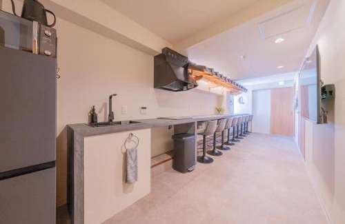 Higashishinsaibashi Apartamento | 6階 ホテル花 道頓堀に位置する宿 ベッド9台 シャワー2台 観光に最適