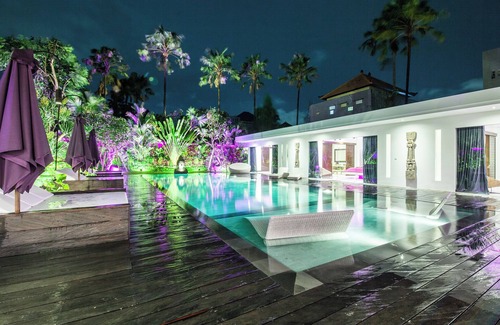 Kerobokan Villa | 6 +1 BR Spacious Villa for 18 person Gazebo and Pool SEMINYAK