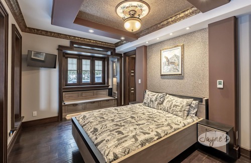 Oro-Medonte Cabaña | 6 bdrm 6 bath Log oasis on Lake Simcoe! Sauna! Hot tub! Theatre! Boathouse!