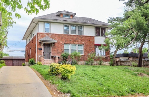 Kansas City Casa | 6-Bdrm SouthPlaza Walk to UMKC, Loose Park, Whole Foods