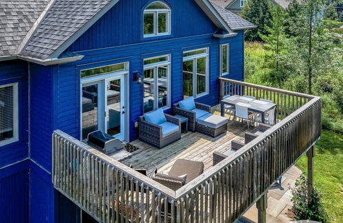 The Blue Mountains Casa | 6 bed 3 bath chalet near Georgian Bay! Close to skihill!