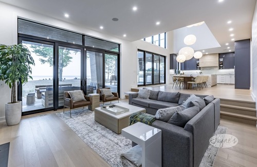The Blue Mountains Casa | 6 bed 8 bath New Build on Georgian Bay!