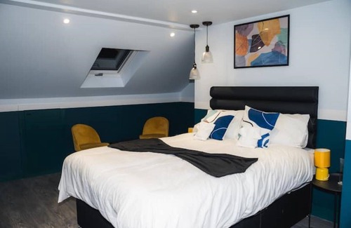 St. Ann's Casa | 6 Bed Comfy Modern Stay London (N15)
