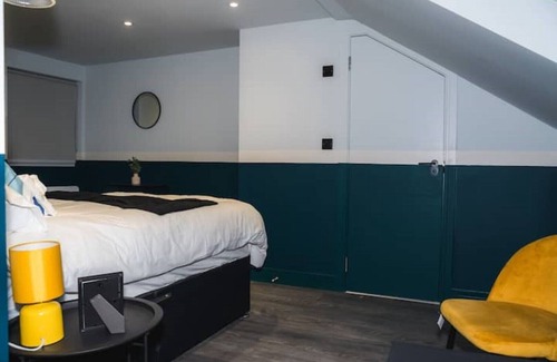 St. Ann's Casa | 6 Bed Comfy Modern Stay London (N15)