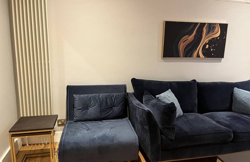 West Finchley Casa | 6 Bed Family holiday home away from home close to attractions and amenities