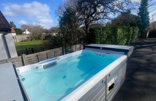 Severn Beach Casa | 6 Bed-Sleeps 10-Gym-HotTub-Garden-Parking