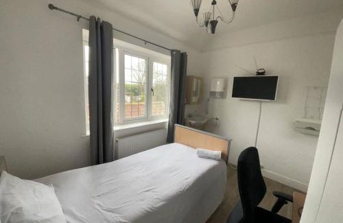 Severn Beach Casa | 6 Bed-Sleeps 10-Gym-HotTub-Garden-Parking