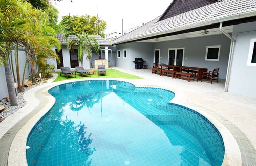 Jomtien Apartamento | Villa de 6 dormitorios con piscina privada a 300m de la playa.