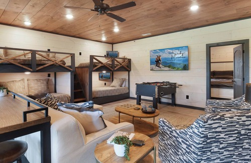 Sevierville Chalet De Esquí | 6-bedroom 22 Guest - Indoor Pool - Theater - Smith Creek Reserve Resort