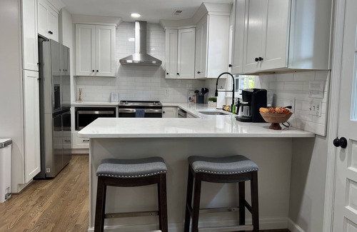 Winston - Salem Casa | 6 Bedroom, 3 Bath Remodeled House in Quiet Neighborhood. 10 min to WF University