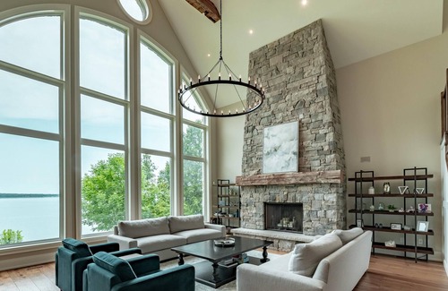 Innisfil Cabaña | 6 Bedroom, 5 Bath on Kempenfelt Bay on Lake Simcoe