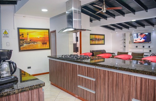 El Poblado Casa | 6 habitaciones, 7 baños, aire acondicionado, jacuzzi Balcón Poblado cerca de la estación de policía de Manila