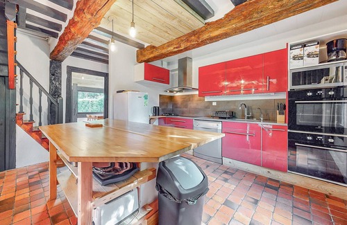 Fontaine-la-Louvet Casa | 6 bedroom accommodation in Fontaine-la-Louvet