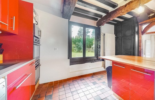 Fontaine-la-Louvet Casa | 6 bedroom accommodation in Fontaine-la-Louvet