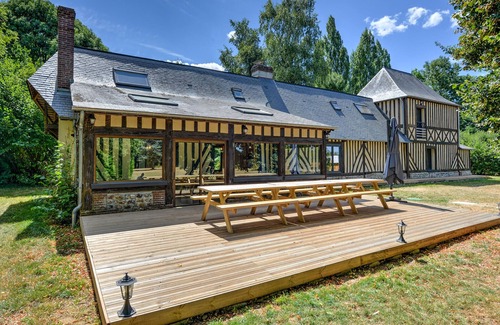 Fontaine-la-Louvet Casa | 6 bedroom accommodation in Fontaine-la-Louvet