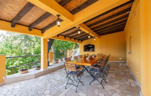 Donji Prolozac Casa | 6 Bedroom Awesome Home In Prolozac