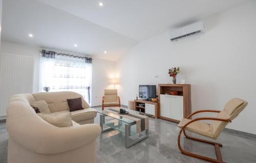 Donji Prolozac Casa | 6 Bedroom Awesome Home In Prolozac