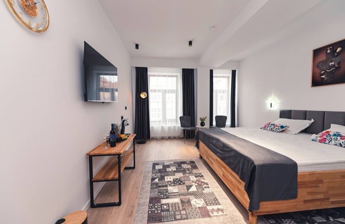 Brasov City Centre Cama Y Desayuno | 6-bedroom bed & breakfast in charming Brașov with WiFi