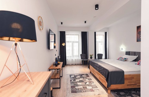 Brasov City Centre Cama Y Desayuno | 6-bedroom bed & breakfast in charming Brașov with WiFi