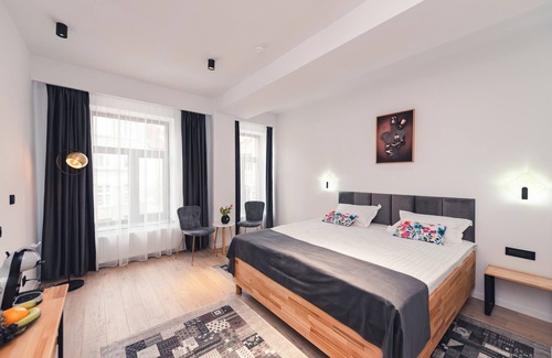 Brasov City Centre Cama Y Desayuno | 6-bedroom bed & breakfast in charming Brașov with WiFi