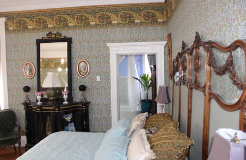 Keokuk Cama Y Desayuno | 6-bedroom bed & breakfast in marvelous Keokuk with WiFi, AC