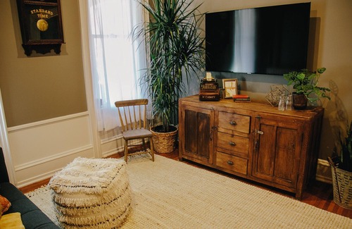 Lancaster Casa | 6 Bedroom Downtown Home / Remodeled + Close to all