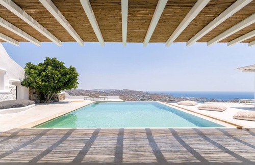 Psarou Villa | VILLA REFORMADA DE 5 * BDR PARA 2018 - POR ENCIMA DEL RESTAURANTE PSAROU Y NAMMOS BEACH