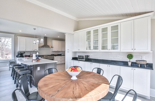 Bluemont Casa | Beautiful farmhouse nestled on 6 acres of wooded property
